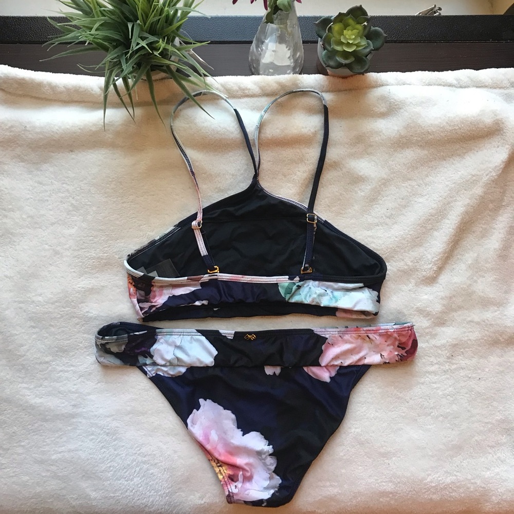 Sweet petal PILYQ bikini top